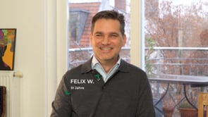 In dem Video wird ein Referenzkunde, der den PSA-Test durchgeführt hat interviewt. Feli W. ist sein Name und er hat den test gemacht, weil er einen Prostatakrebs Fall im Freundeskreis hatte. 