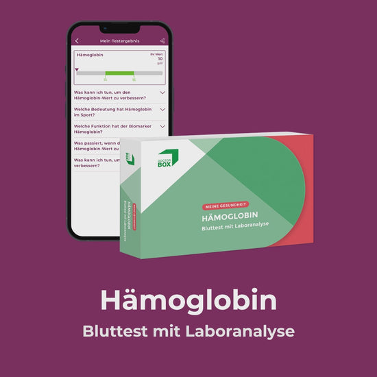 In dem Video geht die Ärztin und Ernährungsmedizinerin Dr. Marie Ahluwalia auf den Hämoglobin Test ein. Hier wird das Interview von der Apotheke Ad Hoc geführt. COO Julian Maar sitzt links von ihr und die Moderatorin rechts von ihr. 